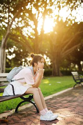《半是蜜糖半是伤》：爱情中的甜蜜与苦涩，你经历过吗？